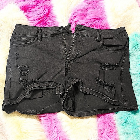 Trendy Black Distressed Denim Shorts with pockets MEDIUM high rise - Picture 1 of 5